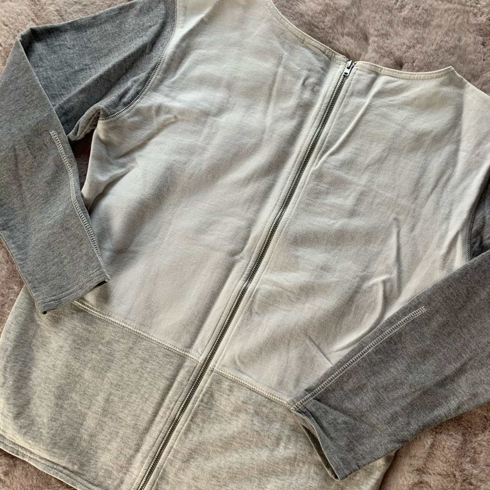 Color block Zip Back Sweater - Picture 2 of 3